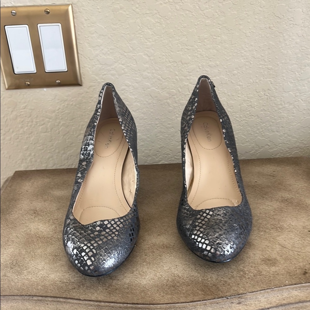 Calvin Klein Gray Heels with Snakeskin Texture and Stiletto Design
